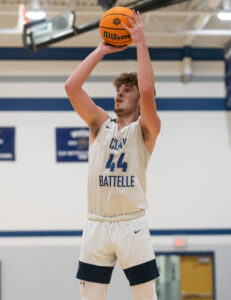 Cee-Bees outlast Notre Dame behind Luzader's double-double
